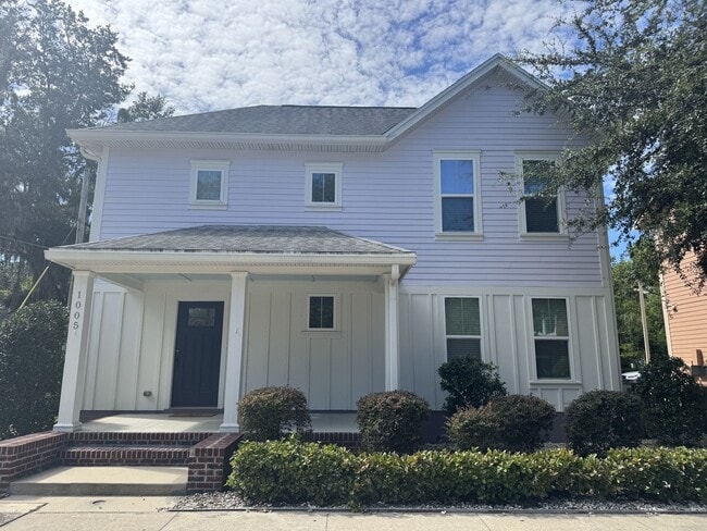 Primary Photo - Prime Student Living Near UF!