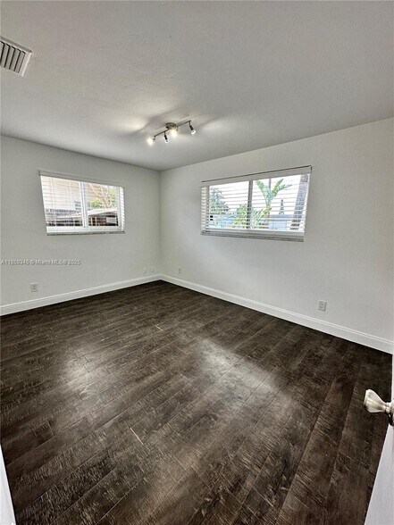 Building Photo - 4500 SW 42nd Ter