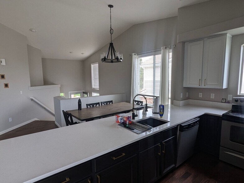 Building Photo - 3825 Kenwood Cir