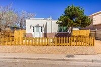 Building Photo - Headingly Ave (505)