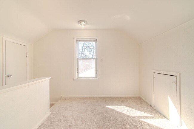 Building Photo - Charming Hazel Park Bungalow with Renovated Kitchen & Fenced Yard