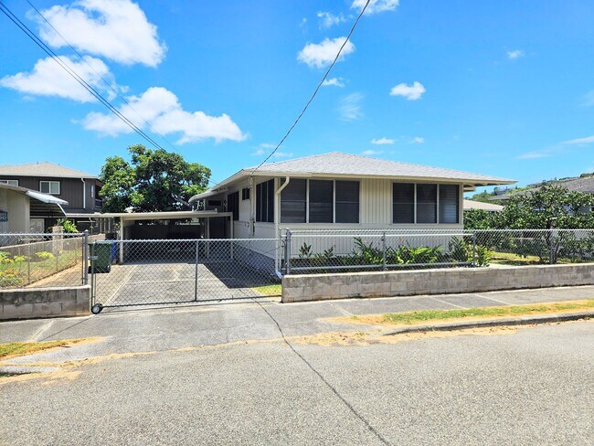 Building Photo - Palolo 3 Bedroom 1 Bathroom 2 Car Carport ...