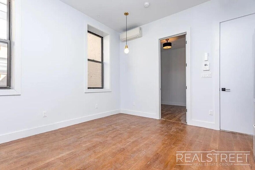 Building Photo - Spacious 3-Bedroom Apartment with Modern Finishes in Prime Bushwick