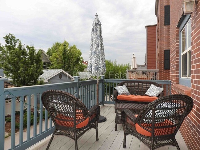 Building Photo - Central Park Home For Rent! Corner Unit!