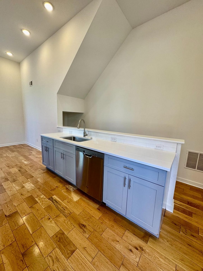 Building Photo - 2722 Master St