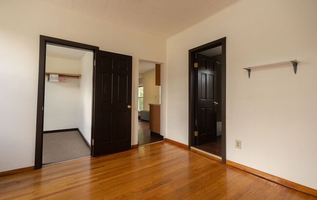 Building Photo - 102 11th St