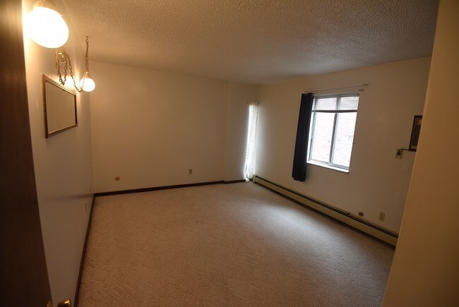 Building Photo - 107 W Lawrence Ave