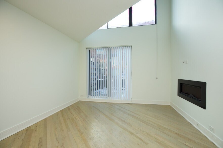 Building Photo - 843 W Grace St