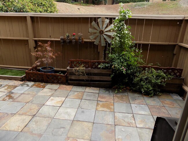 Building Photo - 2/2 Condo in Orangevale