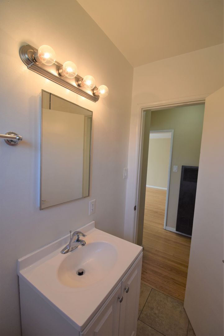 Building Photo - 5103 Cahuenga Blvd