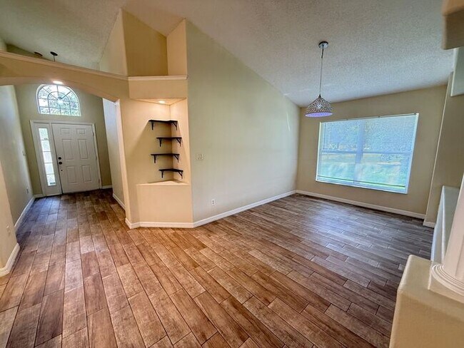 Building Photo - Groveland Home with community pool