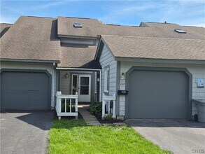 Building Photo - 435 Summerhaven Dr N
