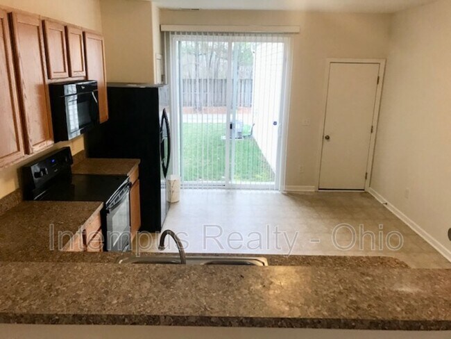 Building Photo - 2844 Hillstone St