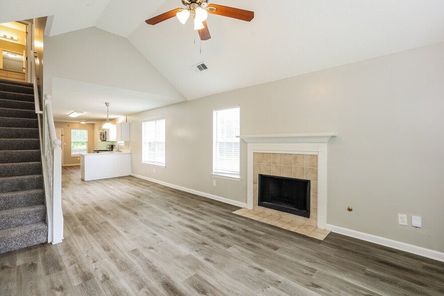 Building Photo - 1376 Camrose Ct