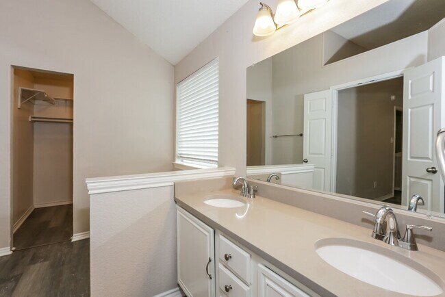 Building Photo - 208 Chamblin Dr