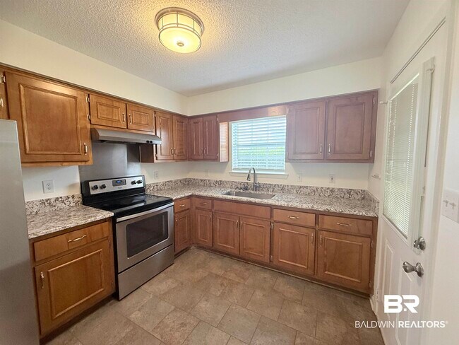 Building Photo - 105 Northgate Dr W