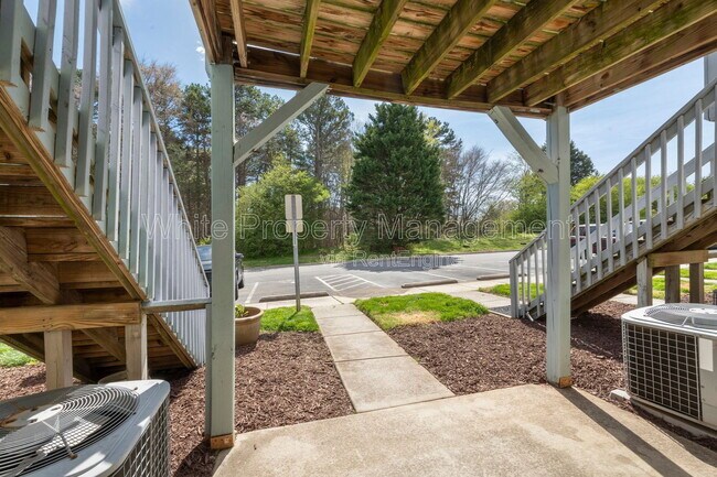 Building Photo - 106 Locomotive Ln