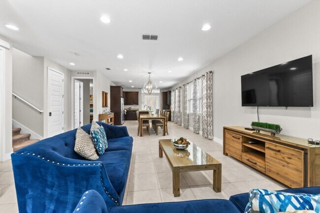 Building Photo - 350 Lasso Dr