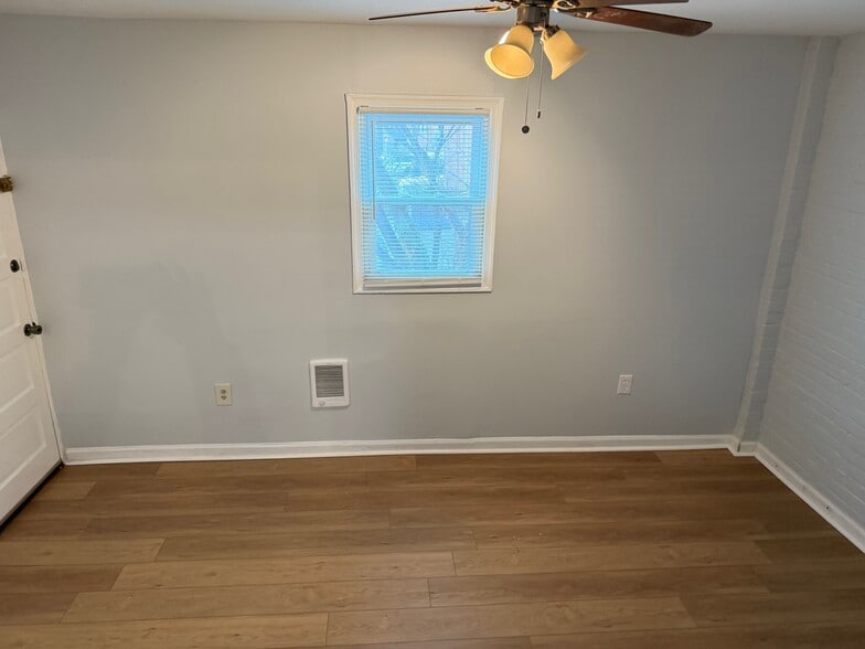 Building Photo - 3008 Nelson Pl SE