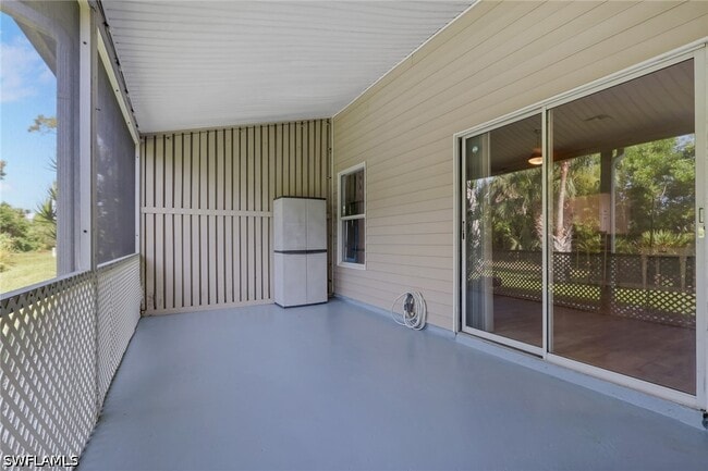 Building Photo - 6085 Lakefront Dr