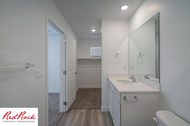 Building Photo - Brand New End Unit Townhome In Long Valley