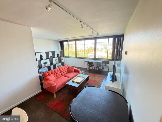 Primary Photo - 2030 F St NW
