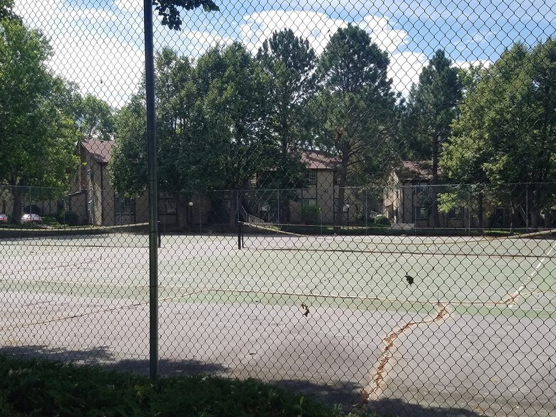 Building Photo - 1872 S Pitkin Cir