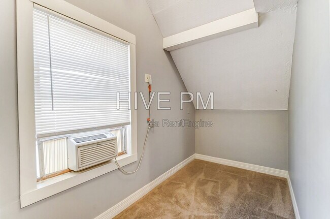 Building Photo - 3246 Linwood Ave
