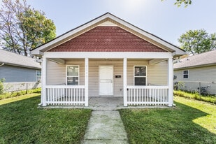 Building Photo - 2329 N Kenwood Ave