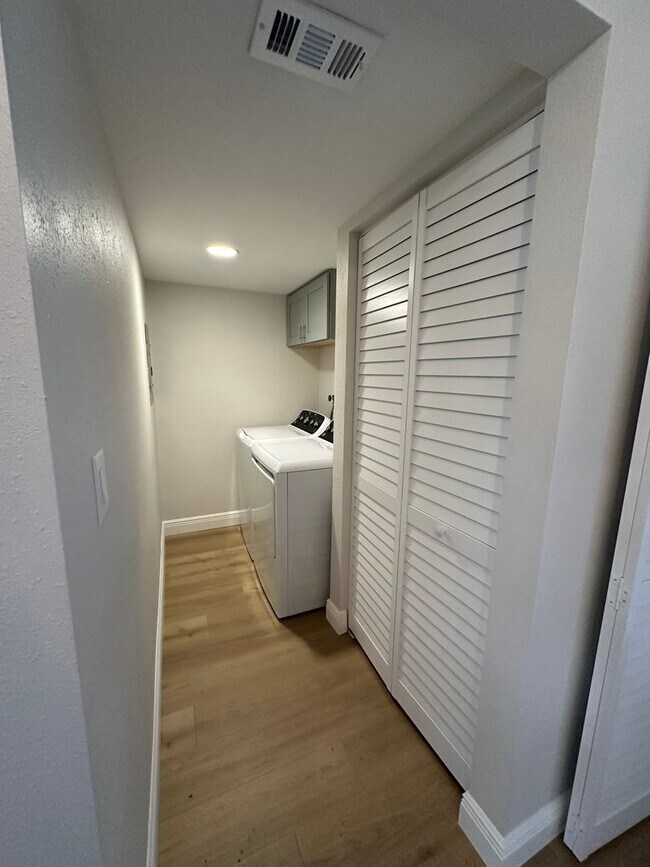 Building Photo - Gorgeous Updated Tierra Verde Annual Unfurnished Waterfront Condo 2/2 w/Garage