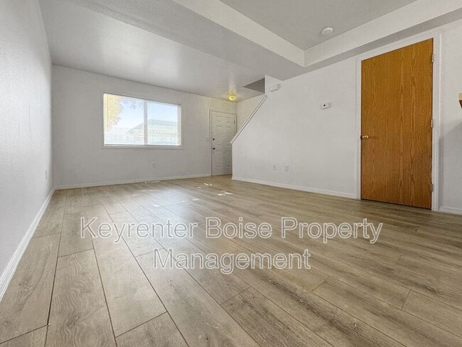 Building Photo - 254 Elbridge St E