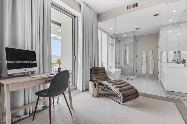 Building Photo - 650 NE 32nd St