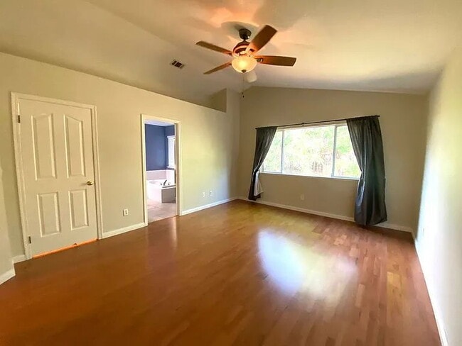 Building Photo - Well Kept 3 Bedroom, 2.5 Bath Home in High...