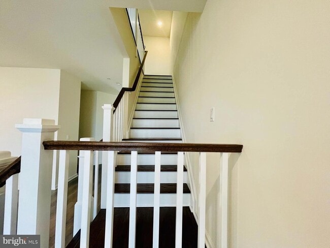 Building Photo - 202 Thompson Dr