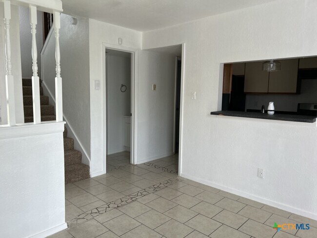Building Photo - 1218 Westway Cir