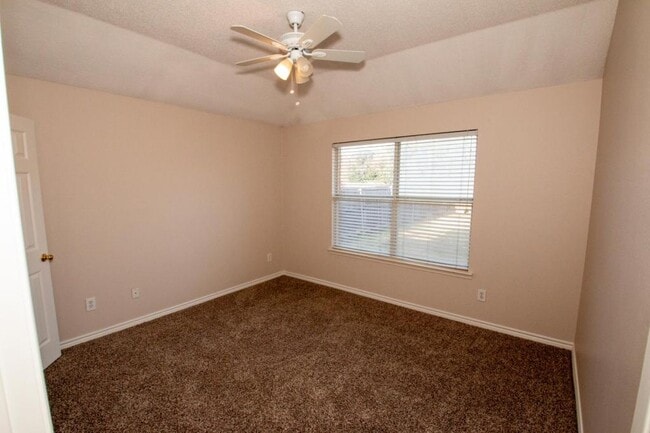 Building Photo - 1902 Thornhill Way