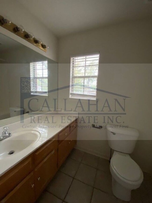 Building Photo - Sherwood 2 Bedroom Townhome
