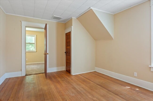 Building Photo - Spacious 4 Bedroom Home for Rent in Council Bluffs