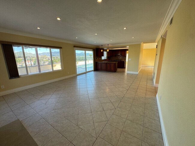 Building Photo - 4 Bedroom house with pool and amazing views