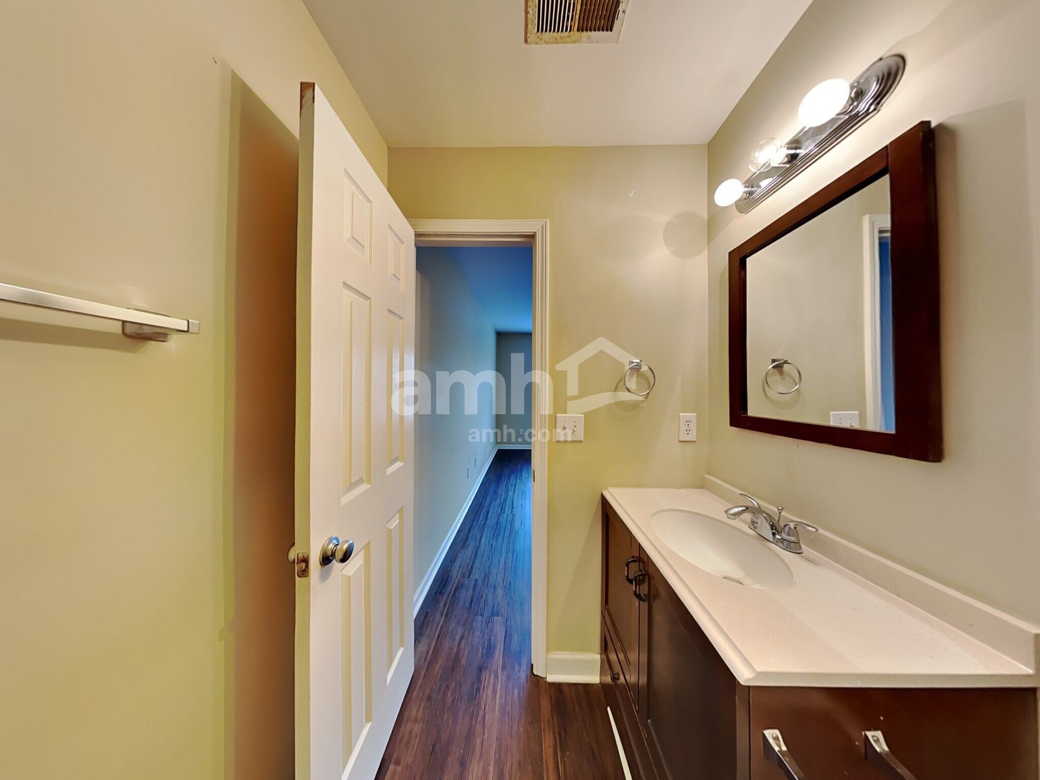 Building Photo - 2 Hidden Meadow Ct