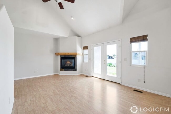 Building Photo - Beautiful Home in Amazing Location!