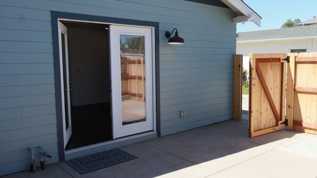 Building Photo - ALL UTILITIES INCLUDED – Private 1BR w/ Parking & Patio – Prime Location  And add: