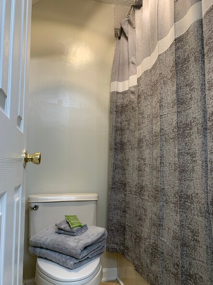 Building Photo - 7788 Pintail Dr