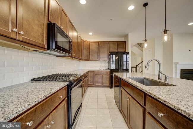 Building Photo - 620 McKenzie Ave