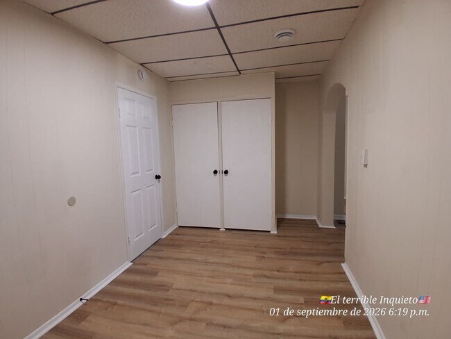 Building Photo - 122 E Amanda Ave