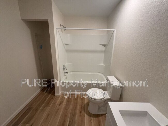 Building Photo - 11330 NE 66th Ln