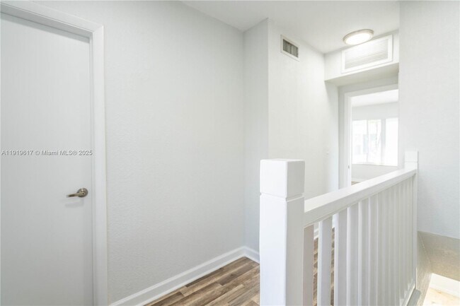 Building Photo - 2180 Bay Dr