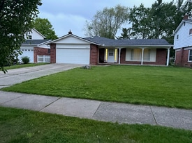 Building Photo - 2884 E Eisenhower Pky