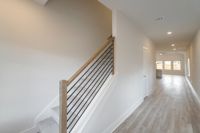 Building Photo - 10614 Whitejacket