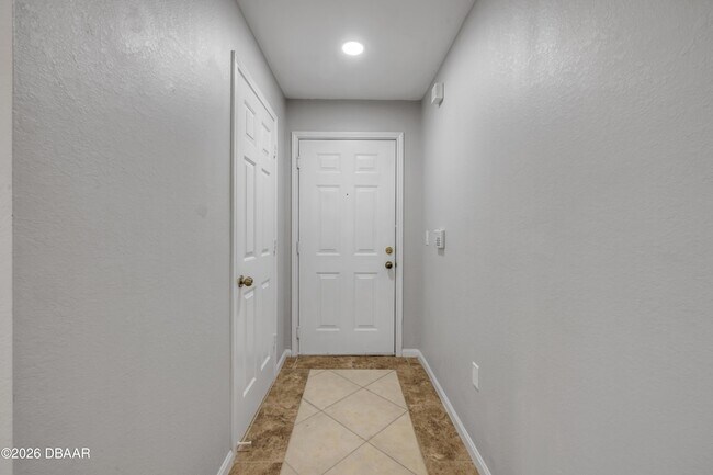 Building Photo - 940 Village Trail